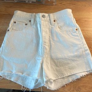 Levi’s white rib cage shorts